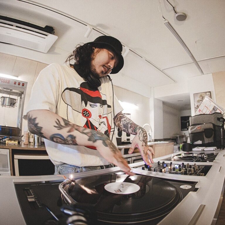 DIGGIN DA VIBE      [HOST: PLOI]