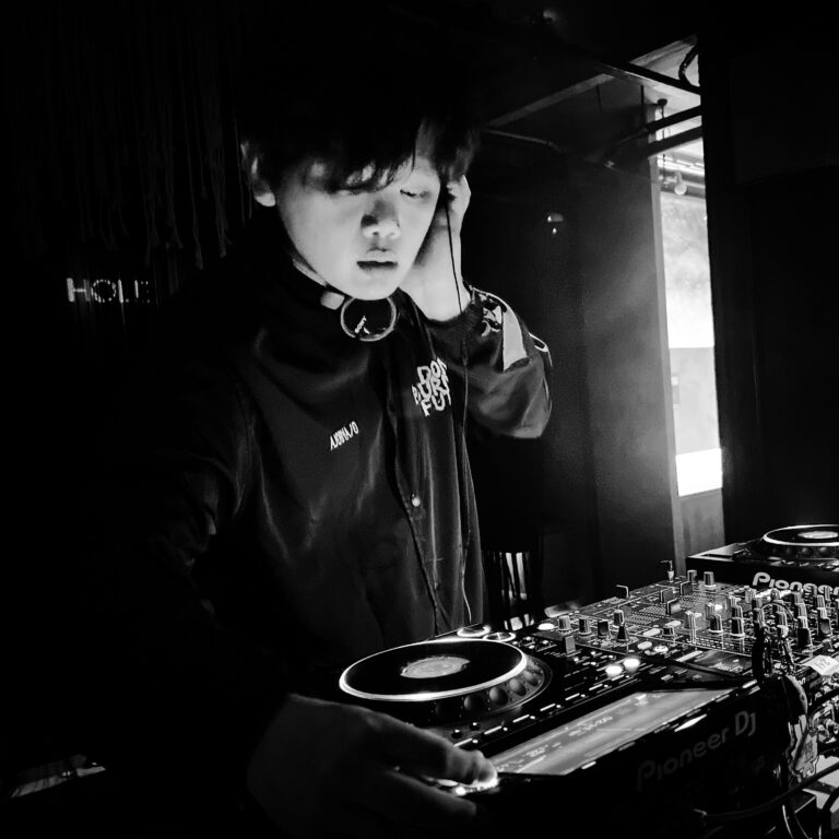 Salaryman Radio – fRdY   [HOST: JUNGWON]