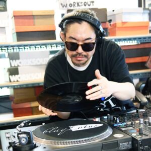 VINYL SPORT: AVANTGARDE VAK      [HOST: VISLA FM]