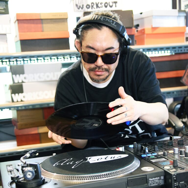 VINYL SPORT: AVANTGARDE VAK      [HOST: VISLA FM]