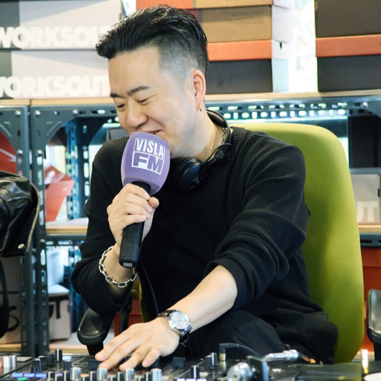 VINYL SPORT: JNS             [HOST: VISLA FM]