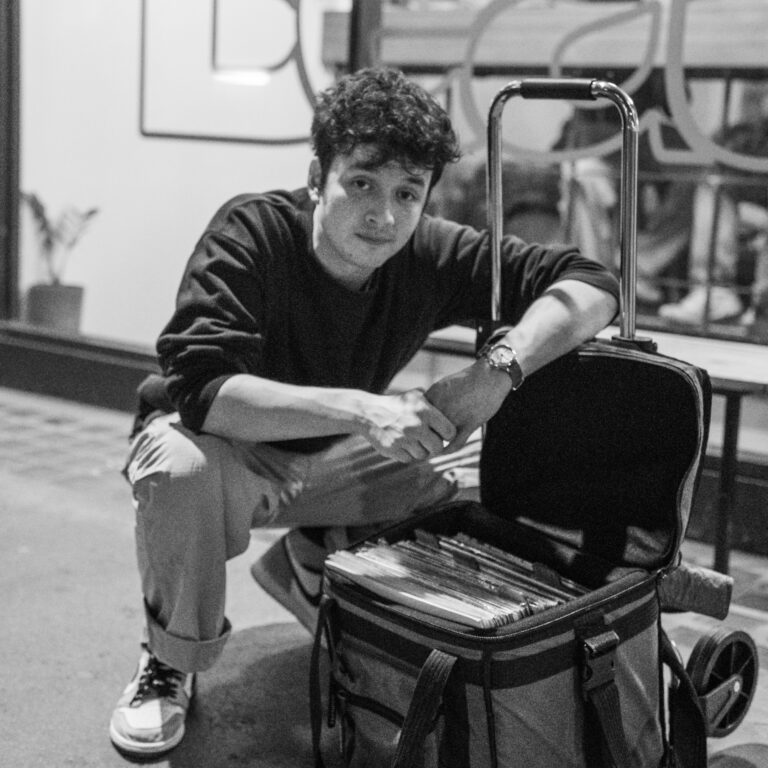 TJT      [HOST: TJT]