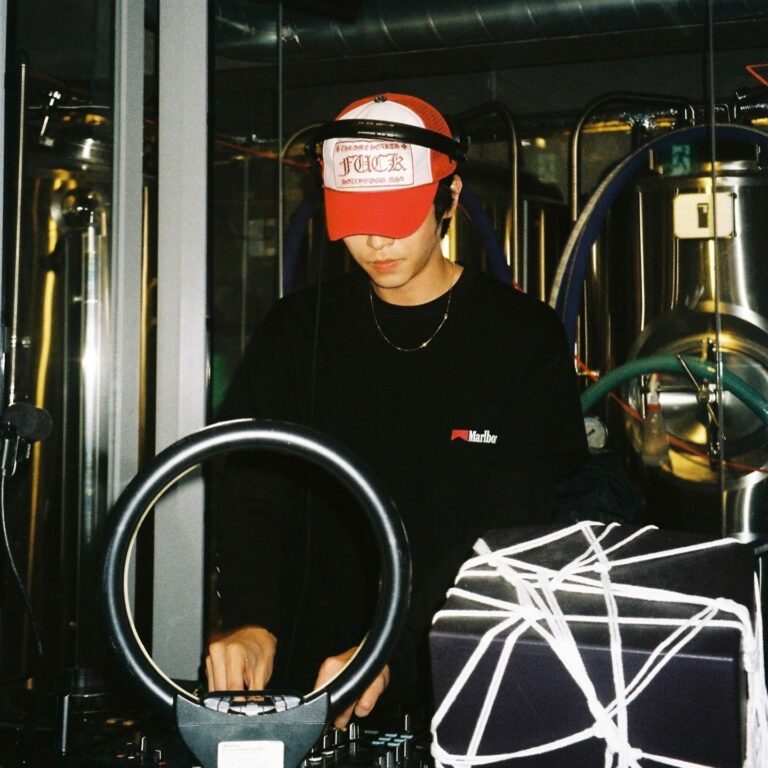 YOUNGHOON    [HOST: YOUNGHOON]