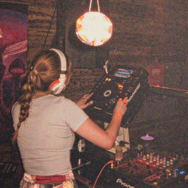 DIGGIN DA VIBE     [HOST: PLOI]