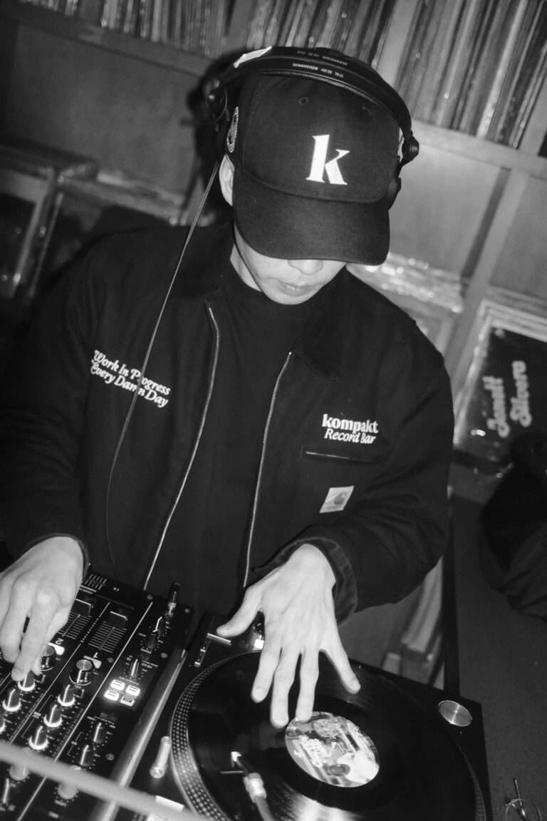 Roof        [HOST: Roof]