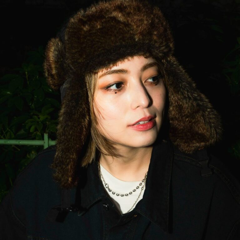 House Laundry invites Licaxxx        [HOST: HOUSE LAUNDRY]