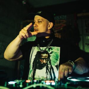 DJ WAR       [HOST: DJ WAR]